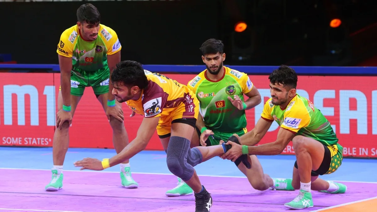 Patna Pirates clash with Dabang Delhi K.C. in Match 27 of PKL Season 11